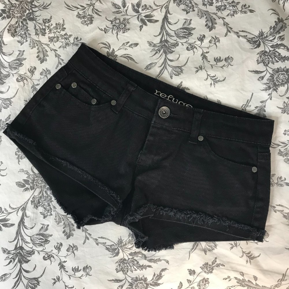Refuge Denim Shorts | Black | Size 00 - Picture 7 of 7